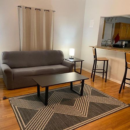 Villa Cozy House With Large Free Parking On Premises Springfield Exterior foto